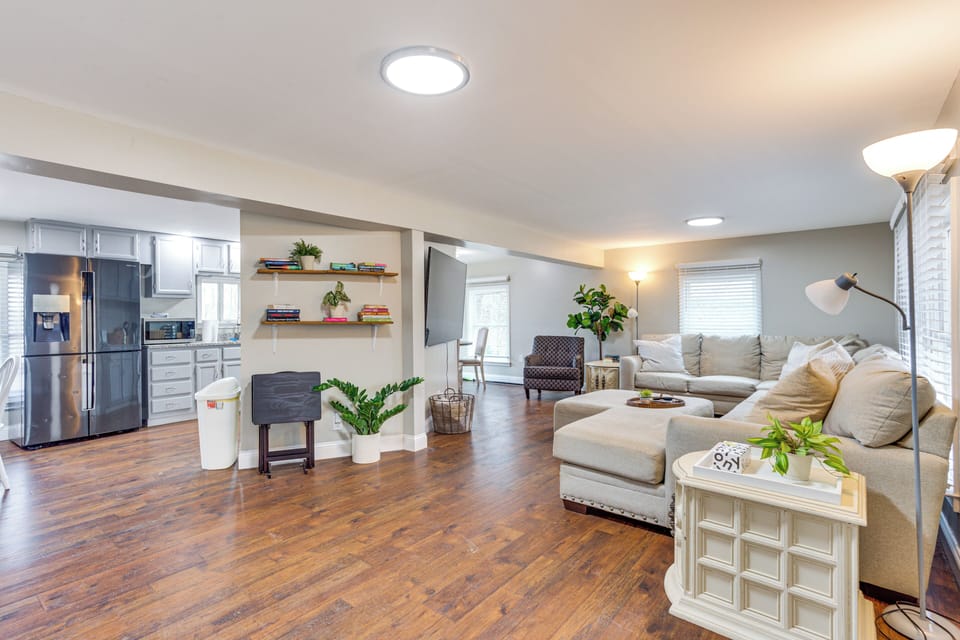 Living Room | 2 Sleeper Sofas | Free WiFi | Central A/C & Heat