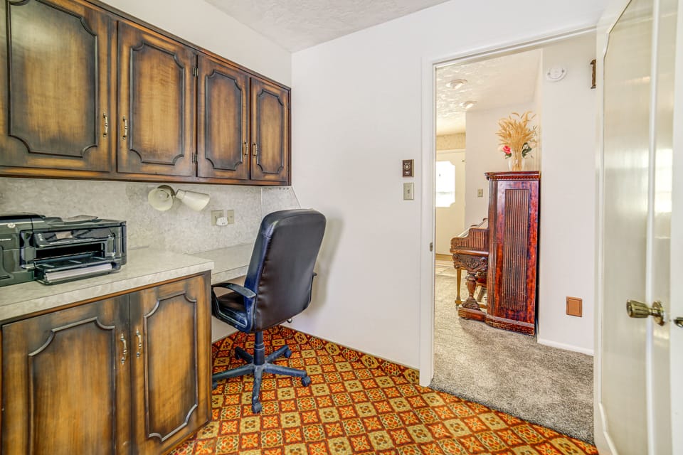 Office Space | Free WiFi | Washer & Dryer