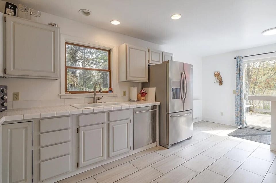 Full Kitchen with all the essentials and more!