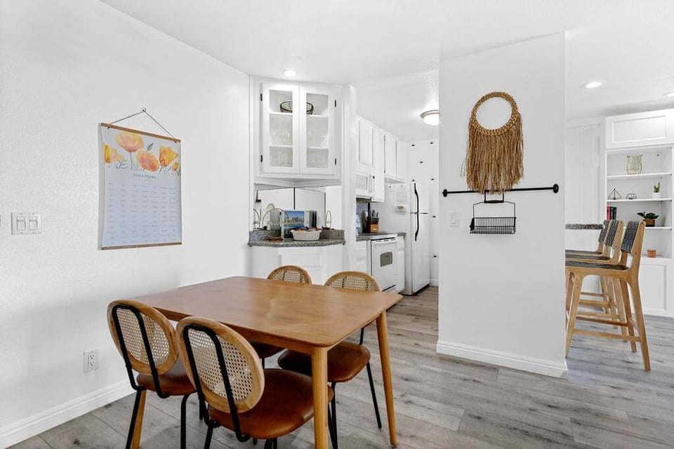 Dining space for 4