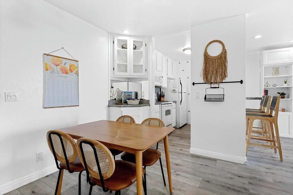 Dining space for 4