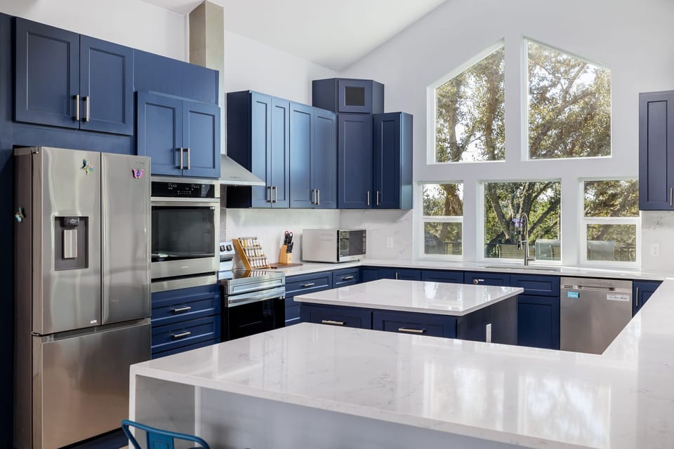 Beautifully decorated and fully equipped kitchen.