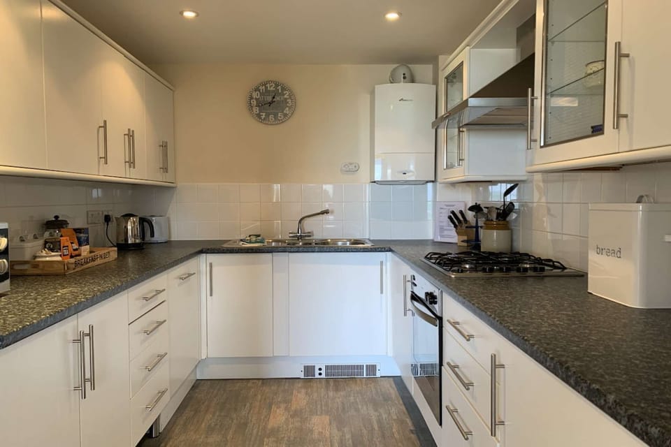 Good sized full kitchen with everything you need for eating in including dishwasher and washing machine
