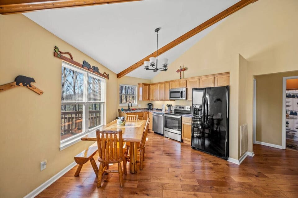 Fully-equipped kitchen with a dining table that seats 6.