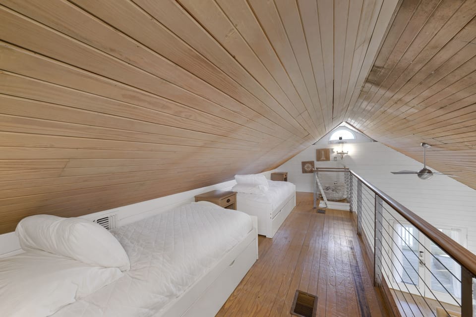 LOFT ALTERNATE VIEW FACING ENTRY LADDER