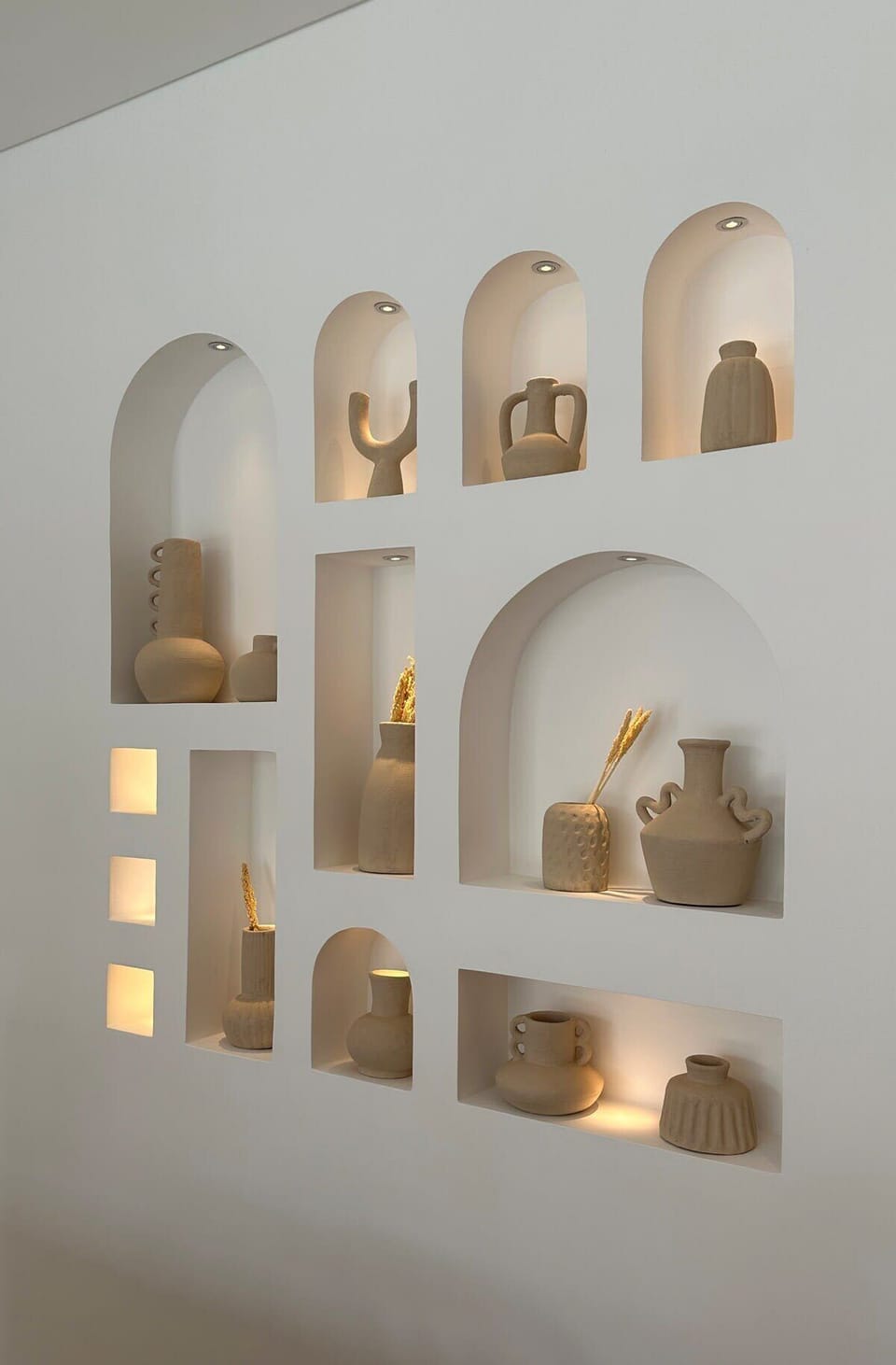 Decorative niches in the master bedroom