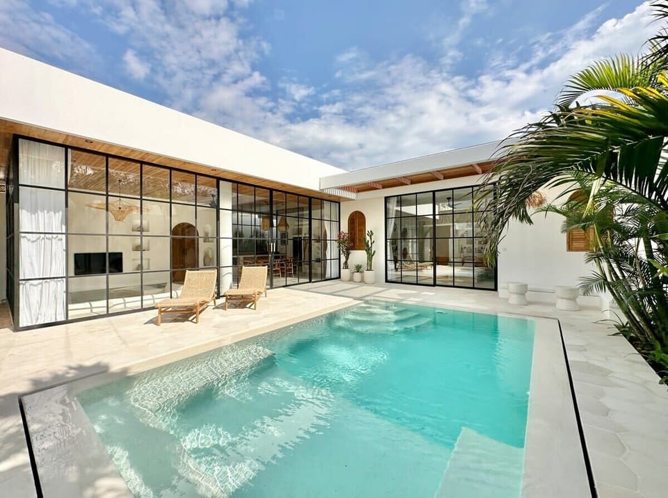 Large swimming pool with a sunken lounge