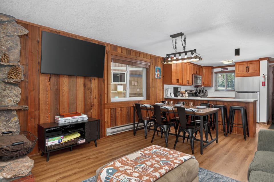 Gather around this warm wood-paneled space where your group can cook, dine, and relax together by the stone fireplace.