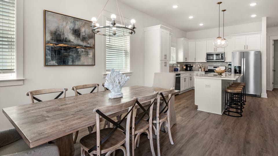 Serene Stay on 30A Living AreaSerene Stay on 30A Dining Table an