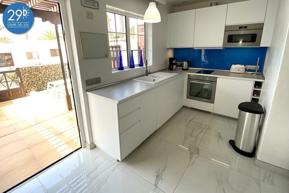 Fully fitted kitchen