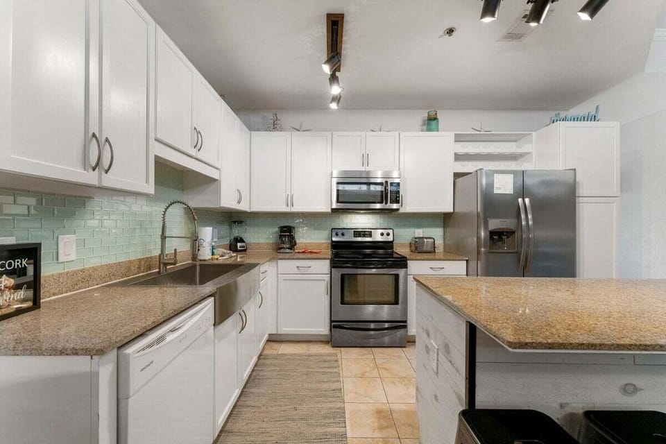 12-web-or-mls-9860-s-thomas-dr-2113