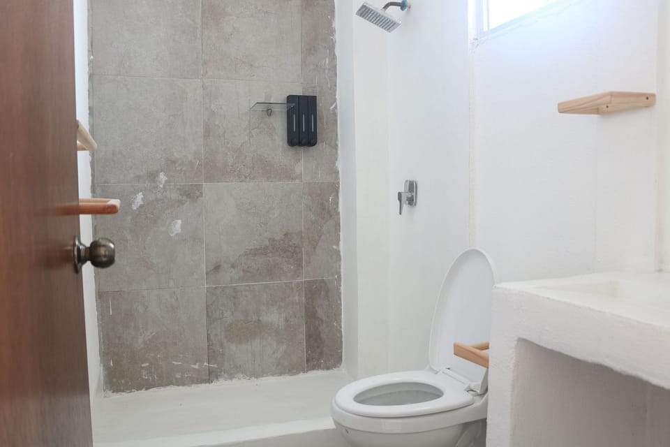 Toilet,Shower