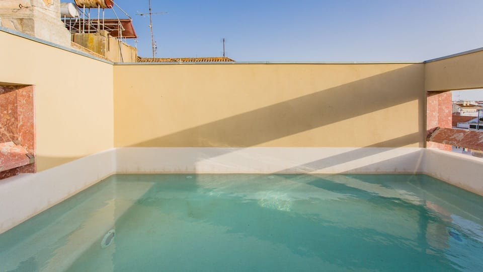 Dive into this fresh swimming pool and soak up the amazing view #pt #portugal #algarve #swimmingpool #amazingview