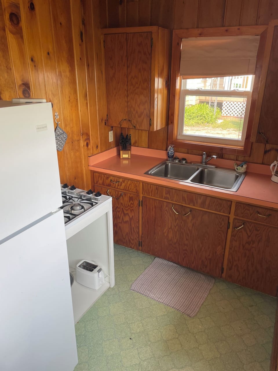 Kitchen - Cooktop stove (no oven) 