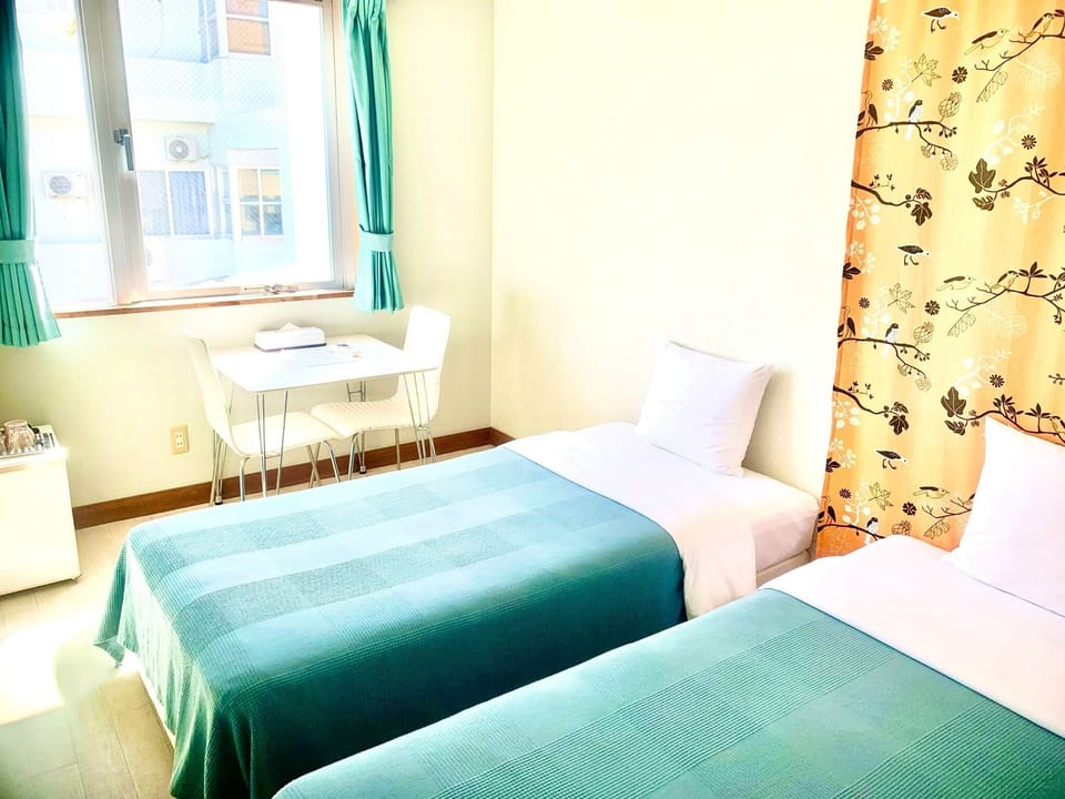 ・[Wide twin] A bright room with windows, you can spend comfortably