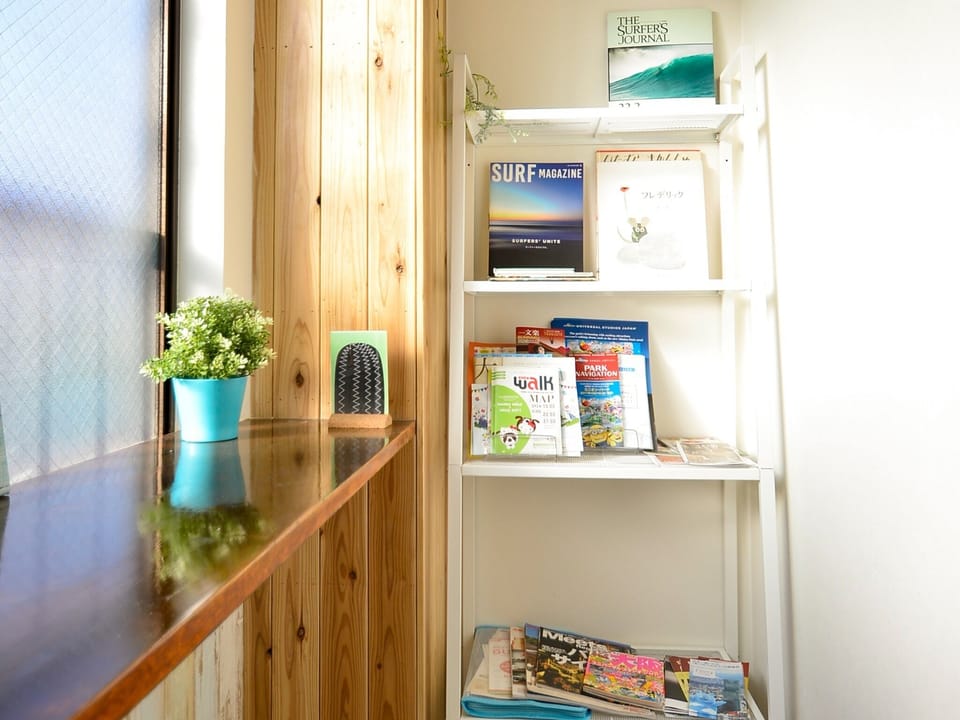 ・[Living] Information magazines and pamphlets are also available, so you can plan your sightseeing in the living room.