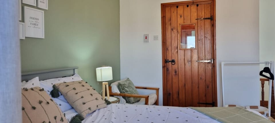 bedroom with double bed