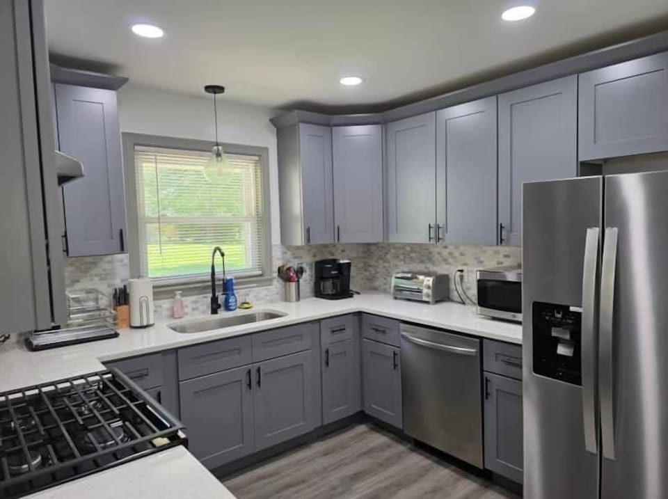 Modern, spacious kitchen appliances and cookware included