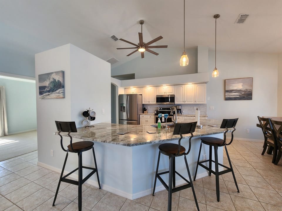 Kitchen bar with seating for 3