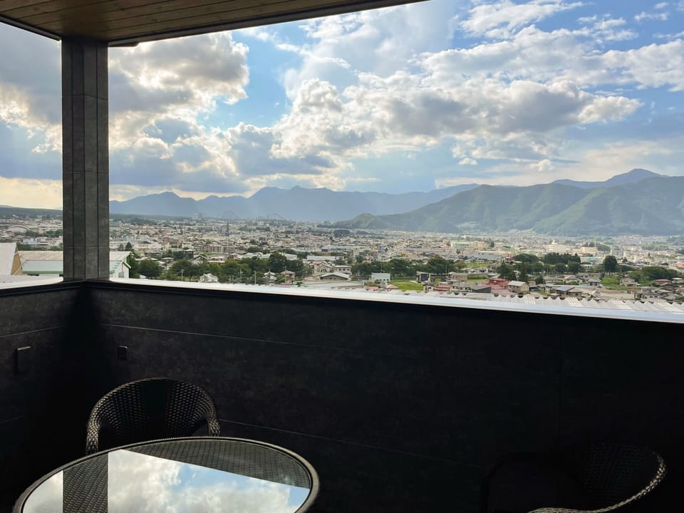 ・[Terrace] The mountains spread out in front of you, just looking at them will soothe your soul.