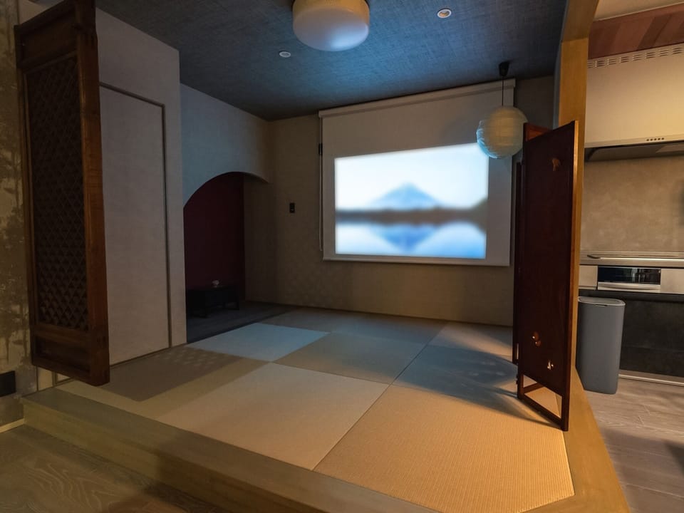 ・[Projector] You can watch terrestrial TV and internet TV such as Amazon Prime.