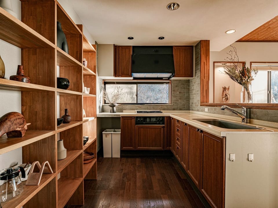 ・[Kitchen] Large enough to enjoy cooking with family and friends