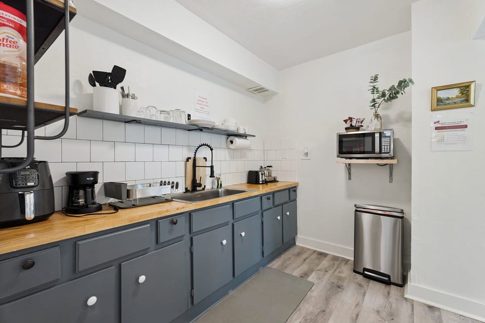 Enjoy the convenience of an air fryer, coffee maker, toaster, and electric kettle—perfect for simple meals and morning routines.