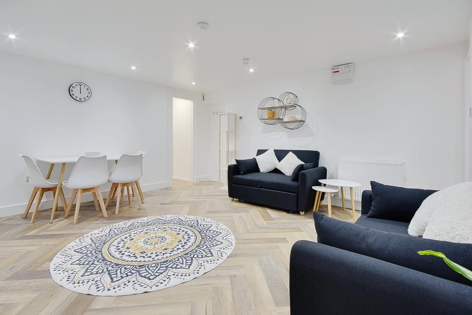 Living Room / Lounge