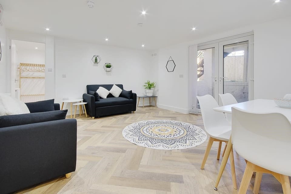 Living Room / Lounge