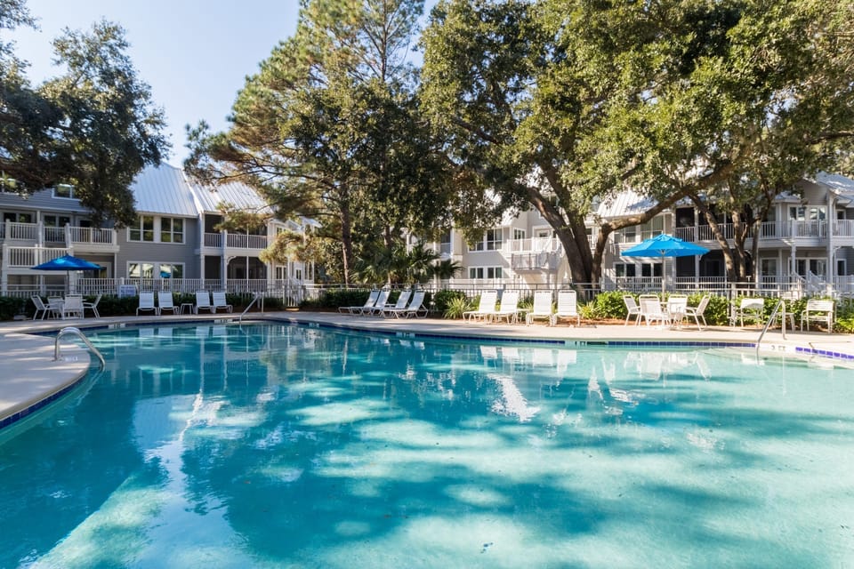 Communal Pool (Building 9)