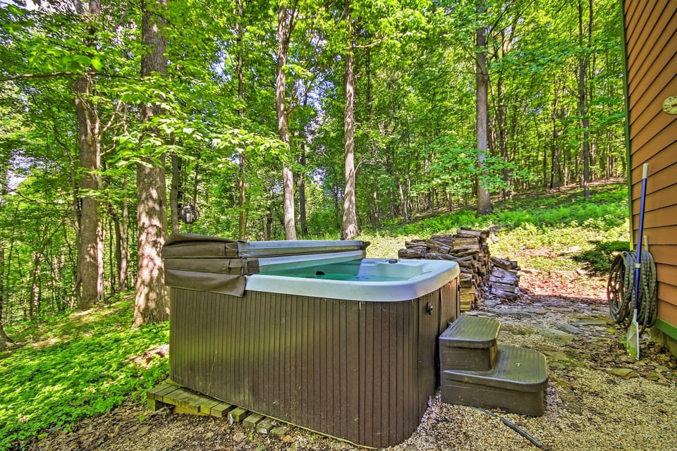 Backyard: Secluded Hot Tub