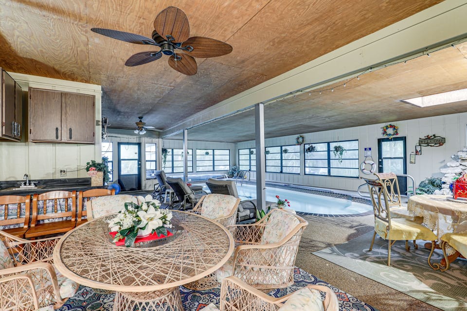 Enclosed Patio | Dining Areas