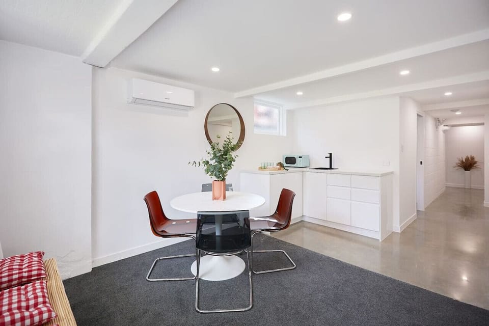 Lower level is self contained handy for large groups. Extra microwave & fridge.