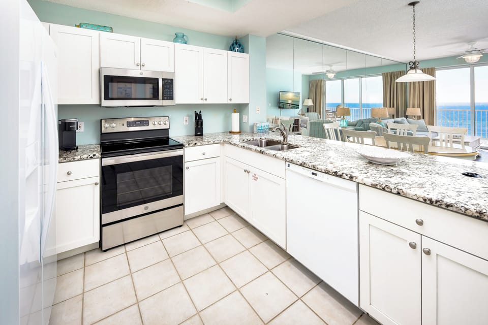 Kitchen - Gulf Dunes Resort Unit 616 / Okaloosa Island / Fort Walton Beach Vacation Rentals