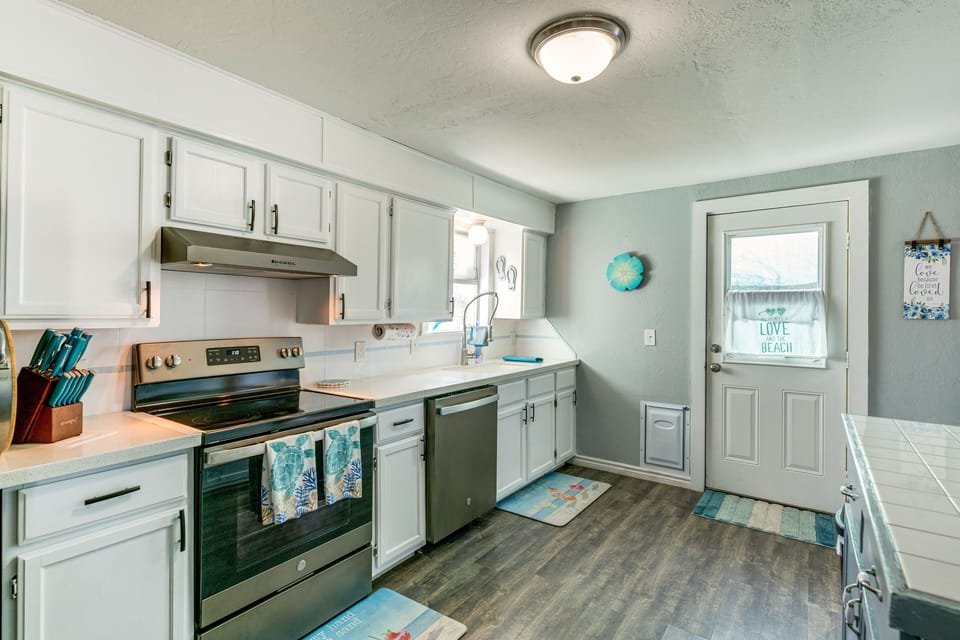 Kitchen | Single-Story Home | Central Air Conditioning & Heating