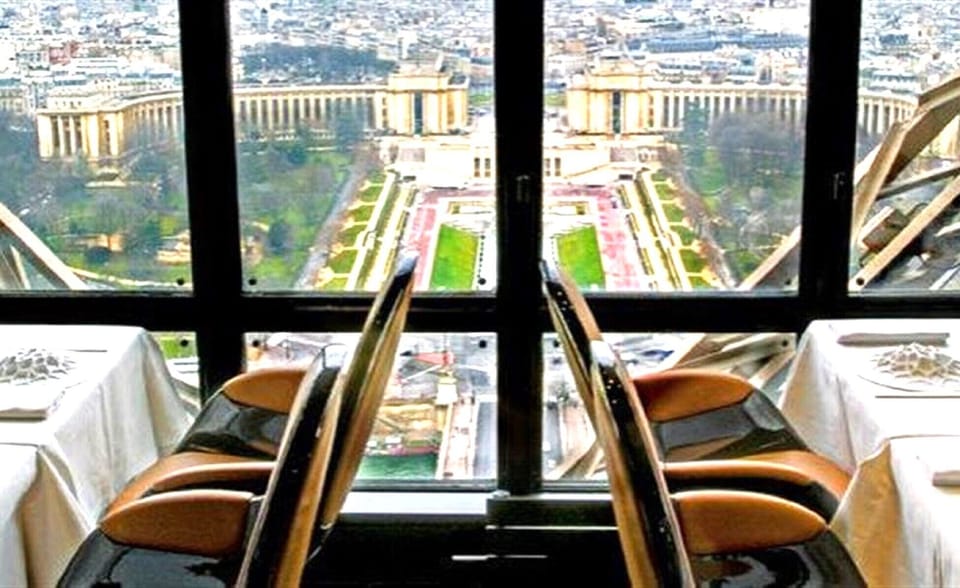LE JULES VERNE EIFFEL TOWER WITH VIEW ON THE TROCADERO GARDENS AND SEINE RIVER
