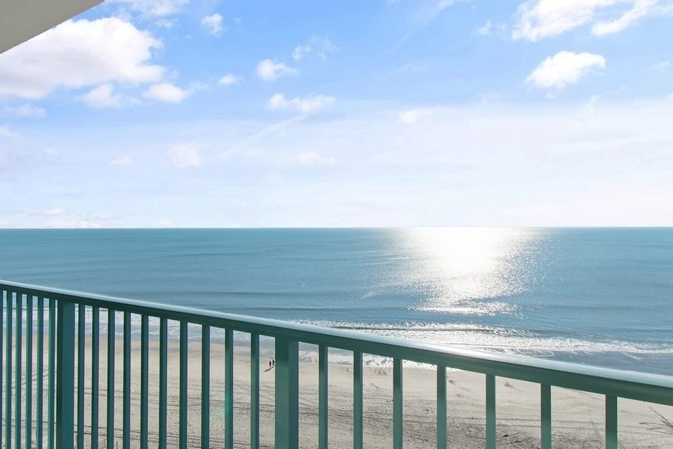 This Condo sits in an area where many restaurants and shops are in close driving distance, or enjoy some of the on-site restaurants.