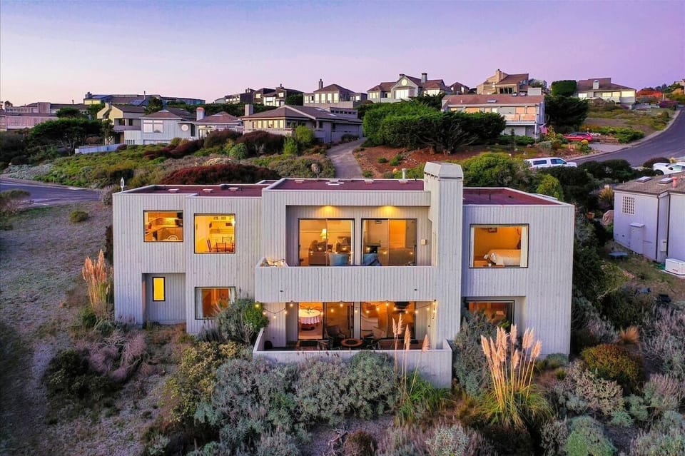 Relax and recharge with your family in our spacious Bodega Bay Retreat!