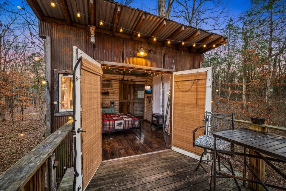 Welcome inside to Owl`s House treehouse.