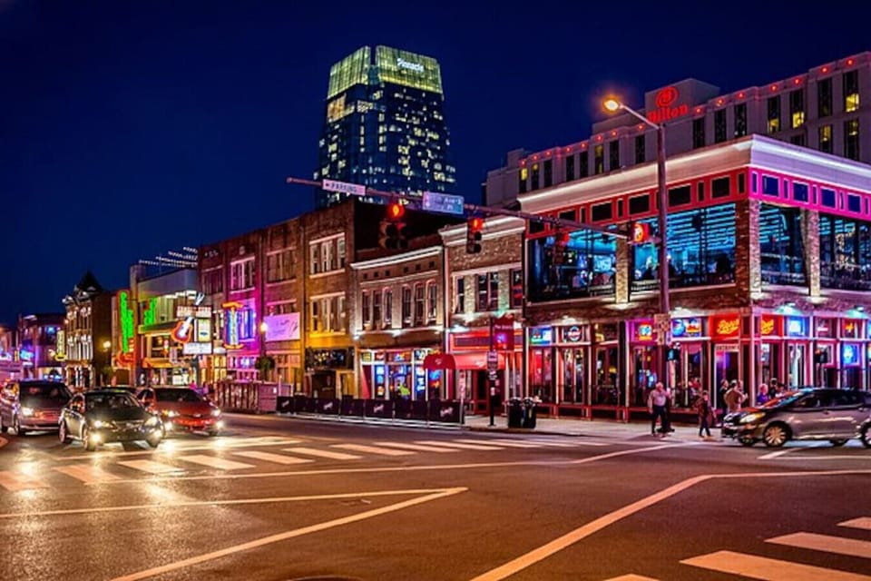 Broadway is the entertainment district renowned for honky tonks and live country music. The street is also home to retail shops, restaurants, dessert spots, and tourist attractions.