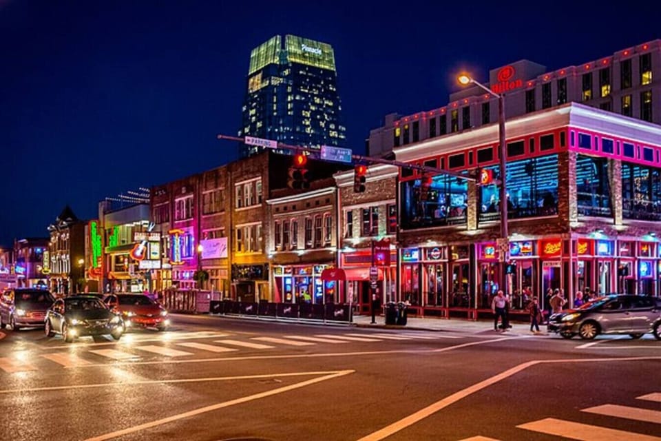 Broadway is the entertainment district renowned for honky tonks and live country music. The street is also home to retail shops, restaurants, dessert spots, and tourist attractions.