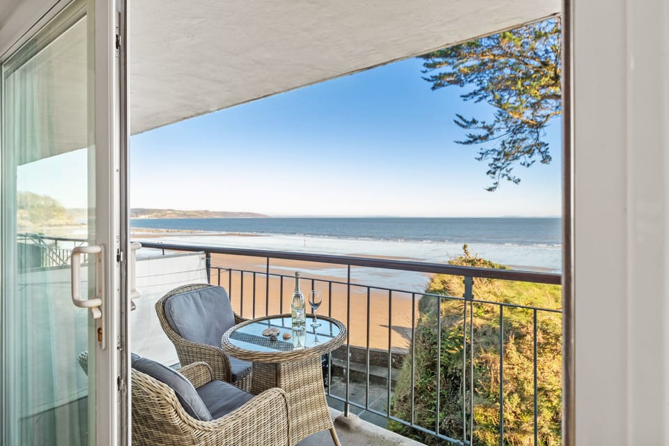 Direct beach access, Sea views