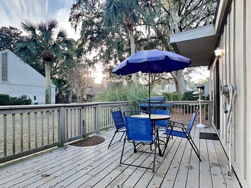 Deck Dining