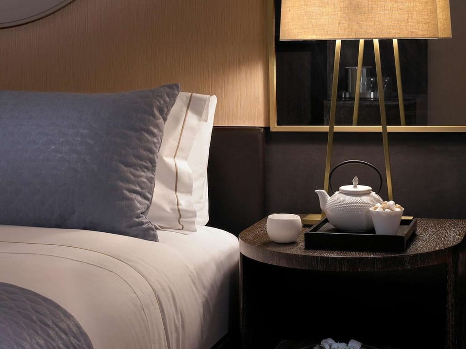 Unit with 1 King Bed