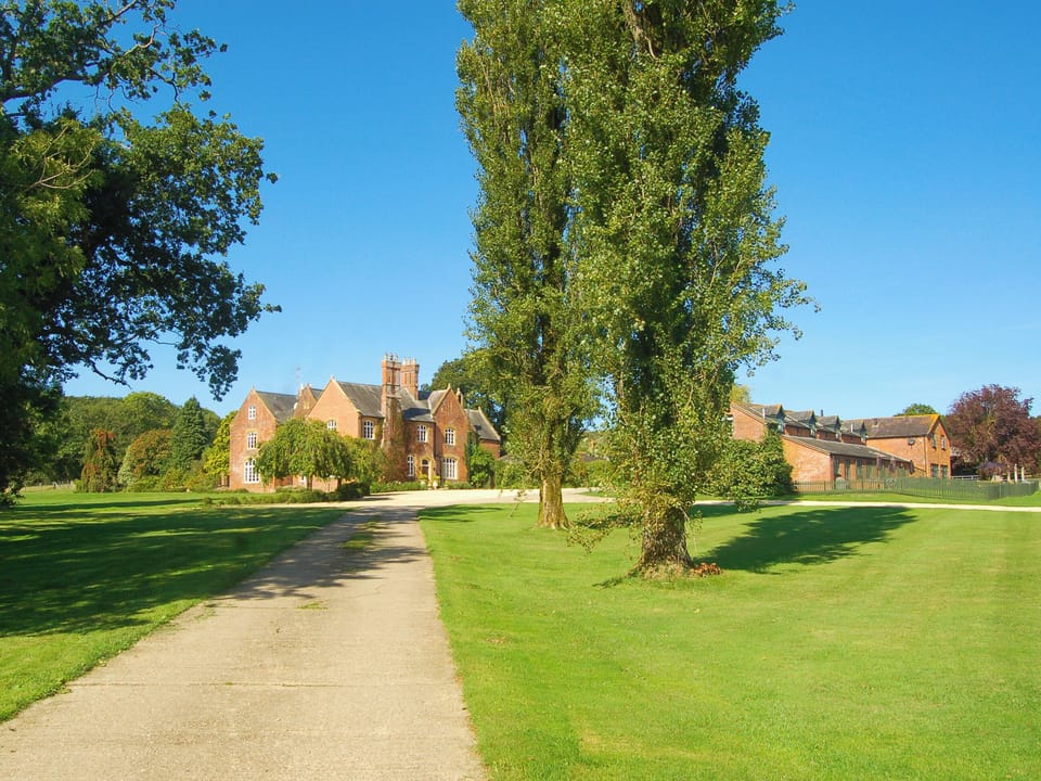Driveway | The Old Stable - Marshwood Manor Cottages, Bettiscombe, near Lyme Regis