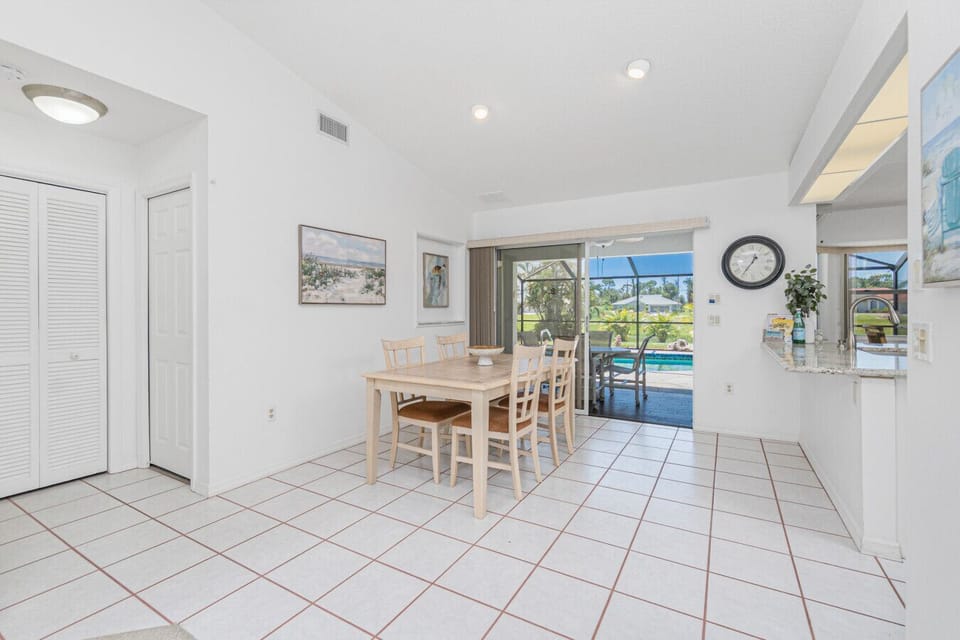 Dining Area (Alt Angle)