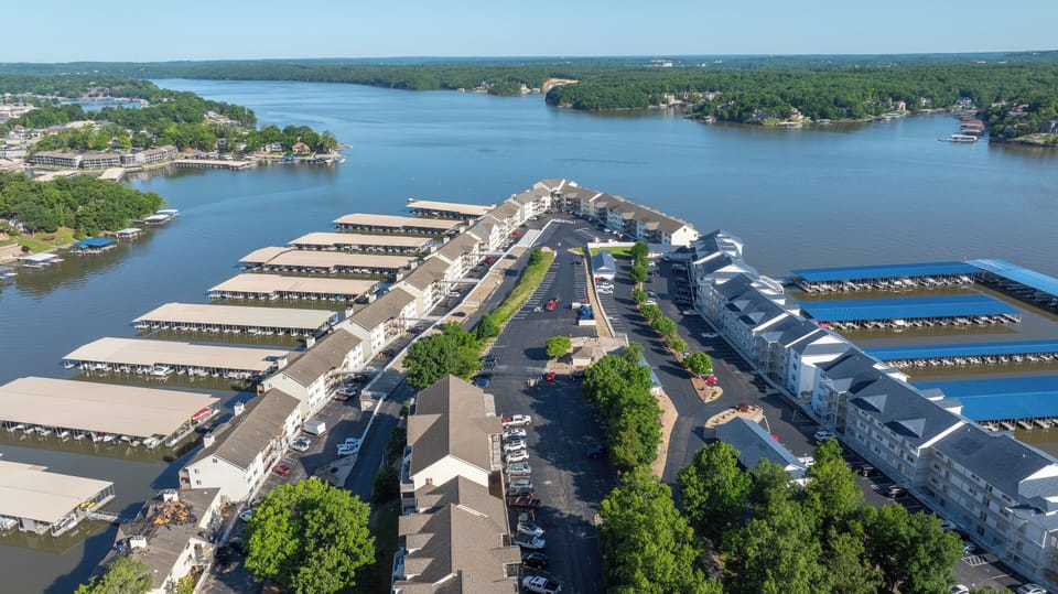 Big complex with LOTS of amenities! My daughter says it “slays” 🥴