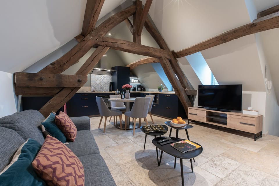 Warm Living Area with a Fully Equipped Open Kitchen