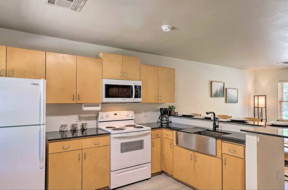 Full Kitchen