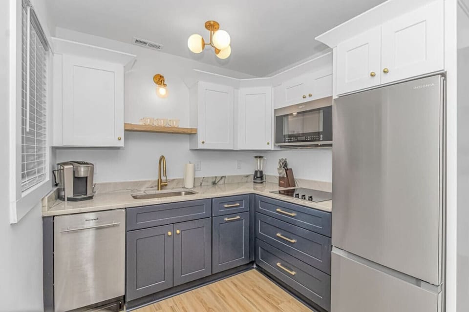 Updated kitchen with full appliances, coffee maker & clean layout